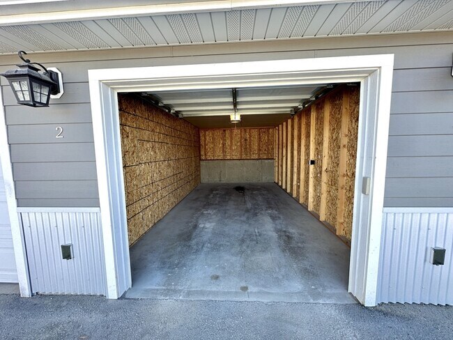Building Photo - 1220 Linden St