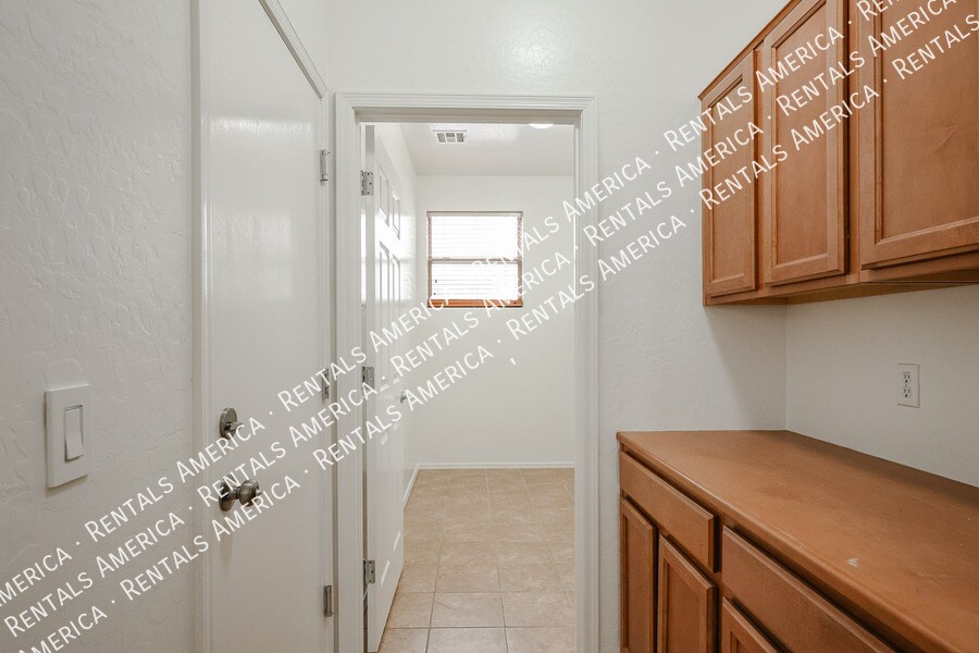 Building Photo - 19407 E Canary Way