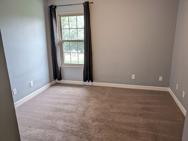 Building Photo - AVAILABLE SOON - 3 Bedroom / 2 Full Bath Home in Englewood!