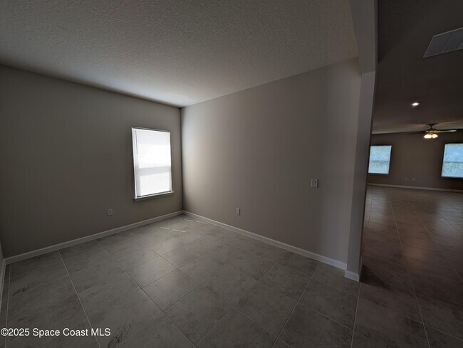 Building Photo - 2504 Landing Dr
