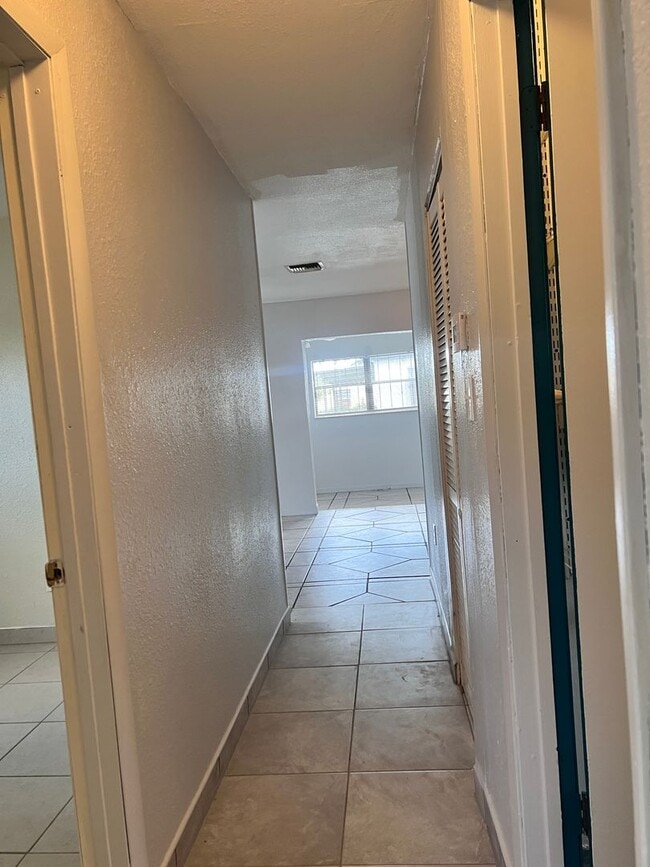 Building Photo - Charming 3 bed 1 bath Single Family Home w...