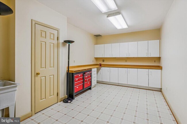 Building Photo - 7804 Lonesome Pine Ln