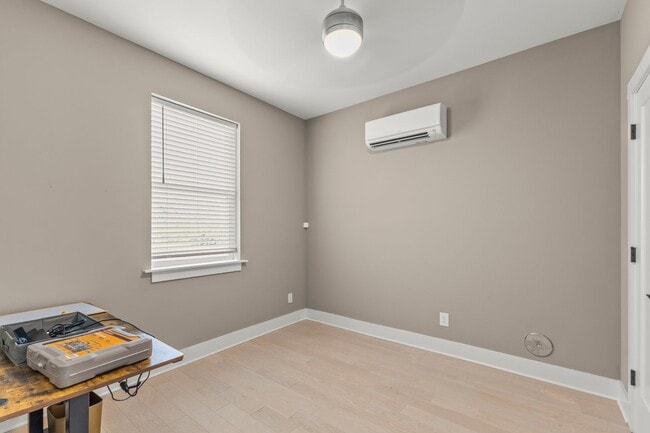 Building Photo - South Broad St Townhome, Walk to the Riverwalk!