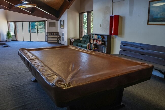 Building Photo - 3 BEd CONDO, NO DEPOSIT AND WATER INCLUDED...