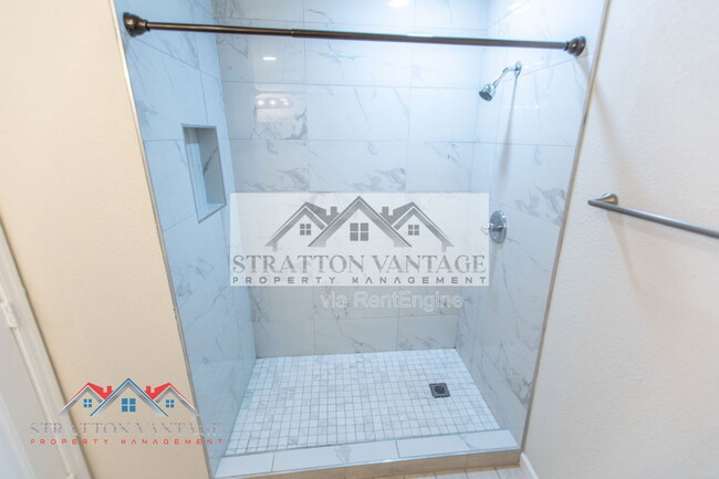 Building Photo - 11033 N Geronimo Dr