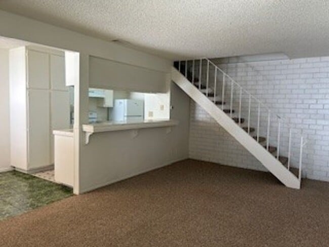 Building Photo - La Buena Vida Townhouse
