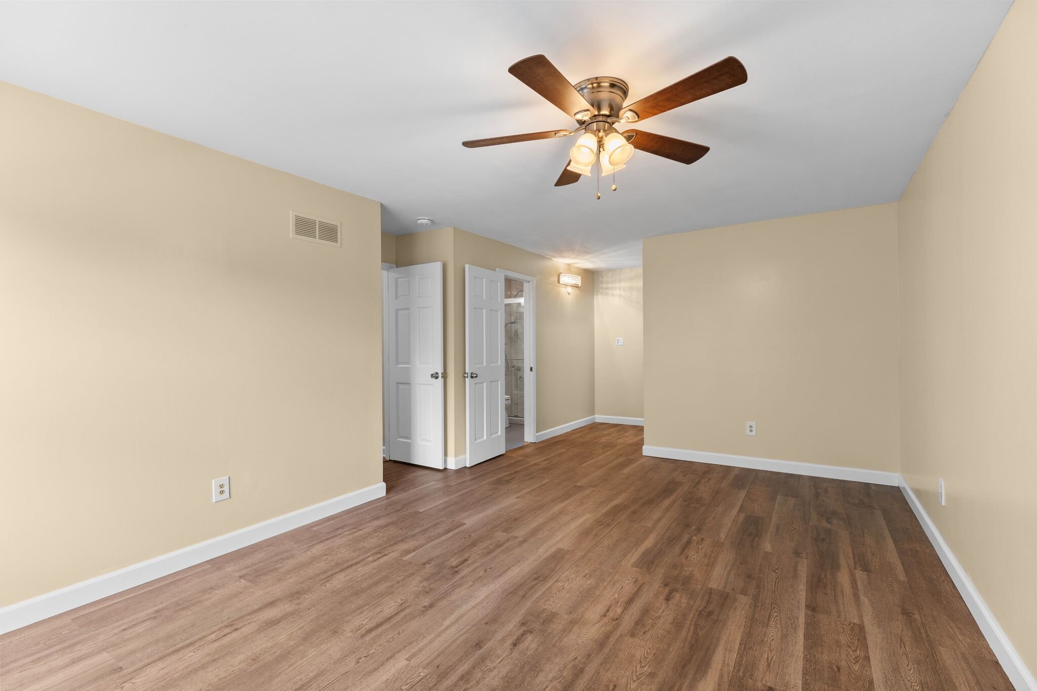 Building Photo - 701 Oak Run Ln
