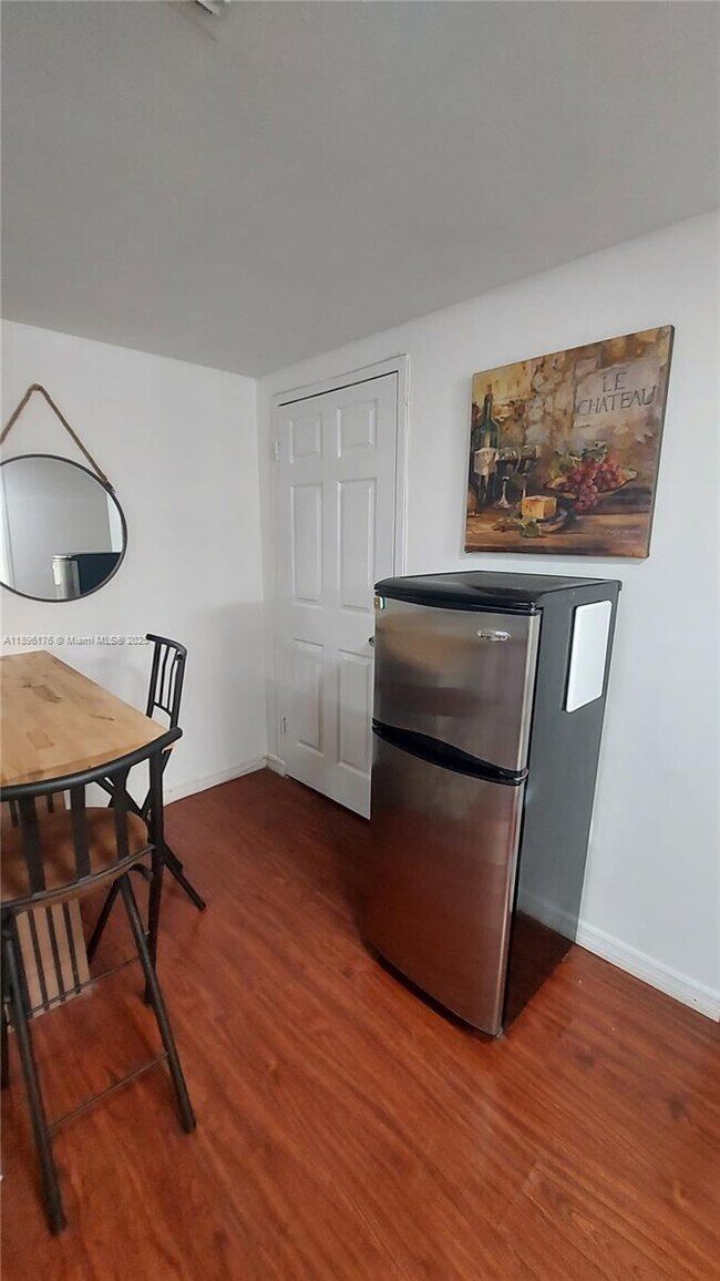 Primary Photo - 825 Brickell Bay Dr