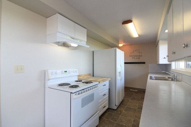 Building Photo - 2 Bedroom, 1 Bath + an Office Home in North Pasco