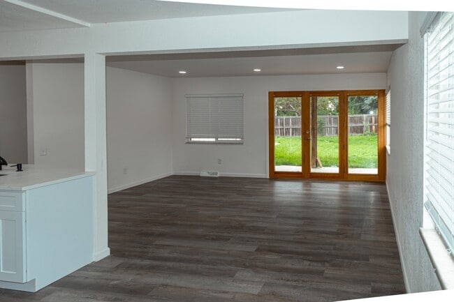 Building Photo - 7355 S Garfield Ct