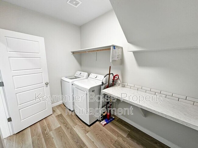 Building Photo - 11253 W Langit St