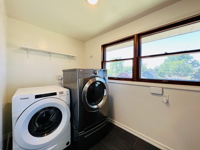 Building Photo - 2875 S Sherman St