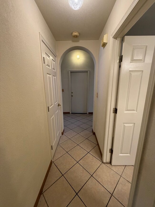 Building Photo - Nice home for rent in Hanford