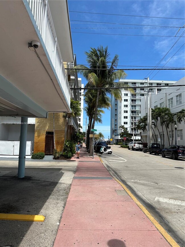 Primary Photo - 401 Collins Ave