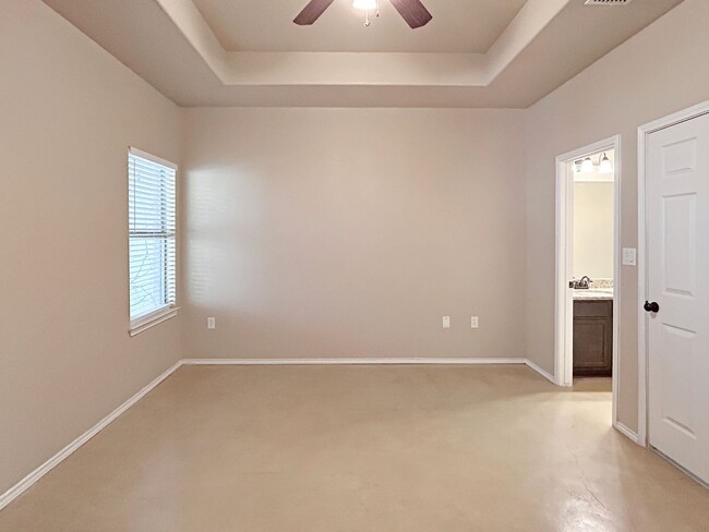 Building Photo - Beautiful Duplex Home In New Braunfels