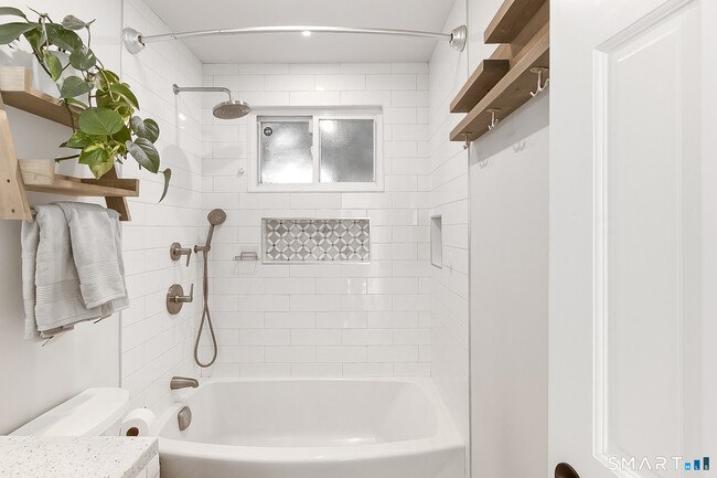 Building Photo - 36 Middlebury St