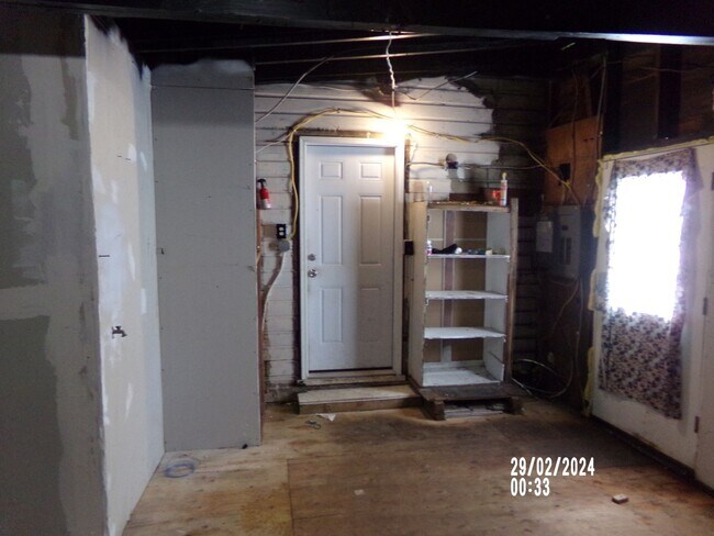 Building Photo - 4bd 1ba Home