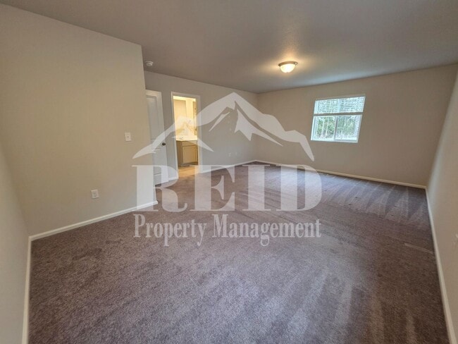 Building Photo - New 5-Bedroom home in the heart of Belfair