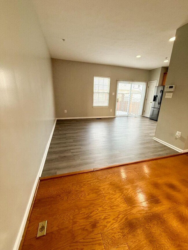 Building Photo - 838 Lowe Rd