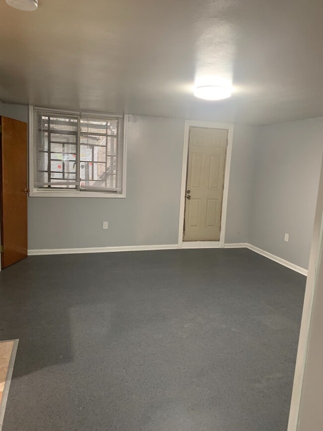 Building Photo - 35 E 53rd St