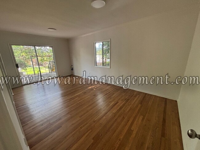 Building Photo - 01658CE