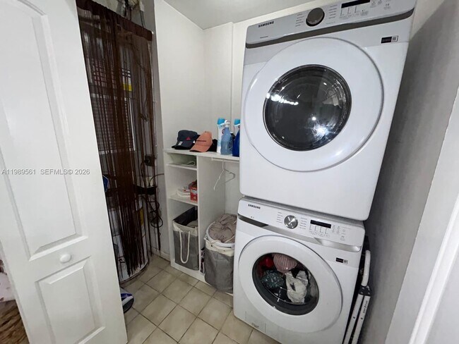 Building Photo - 11065 NW 38th Pl