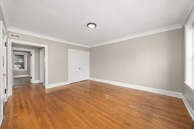 Building Photo - 5041 W 18th St