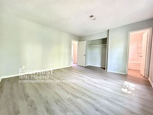 Building Photo - 416 Plainville Dr SW