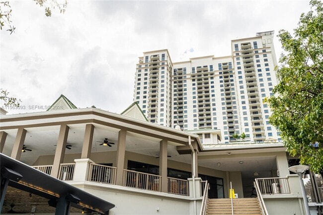 Building Photo - 999 SW 1st Ave