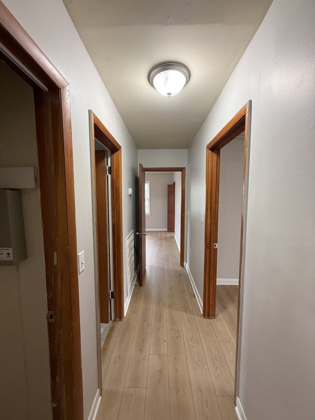 Building Photo - 2106 NW Sullivan Rd