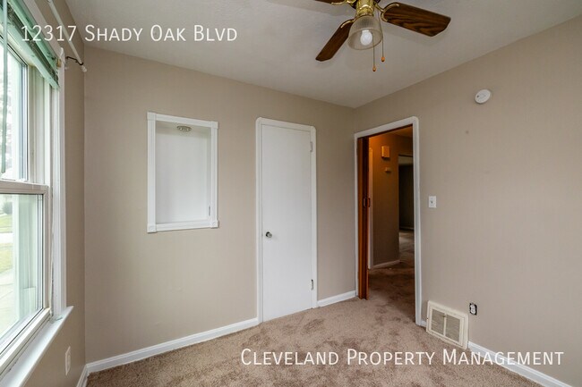 Building Photo - Updated Garfield Hts Bungalow