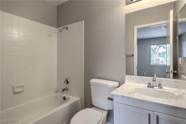 Building Photo - 4571 Carriage Park Dr