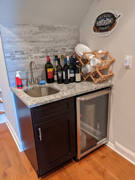 Building Photo - 624 Dudley St