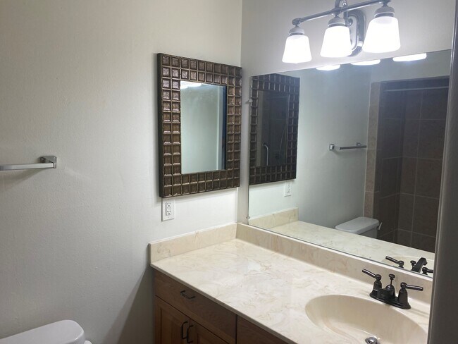 Building Photo - 630 Park Cir