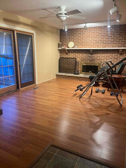 Building Photo - 12120 Valerie Dr