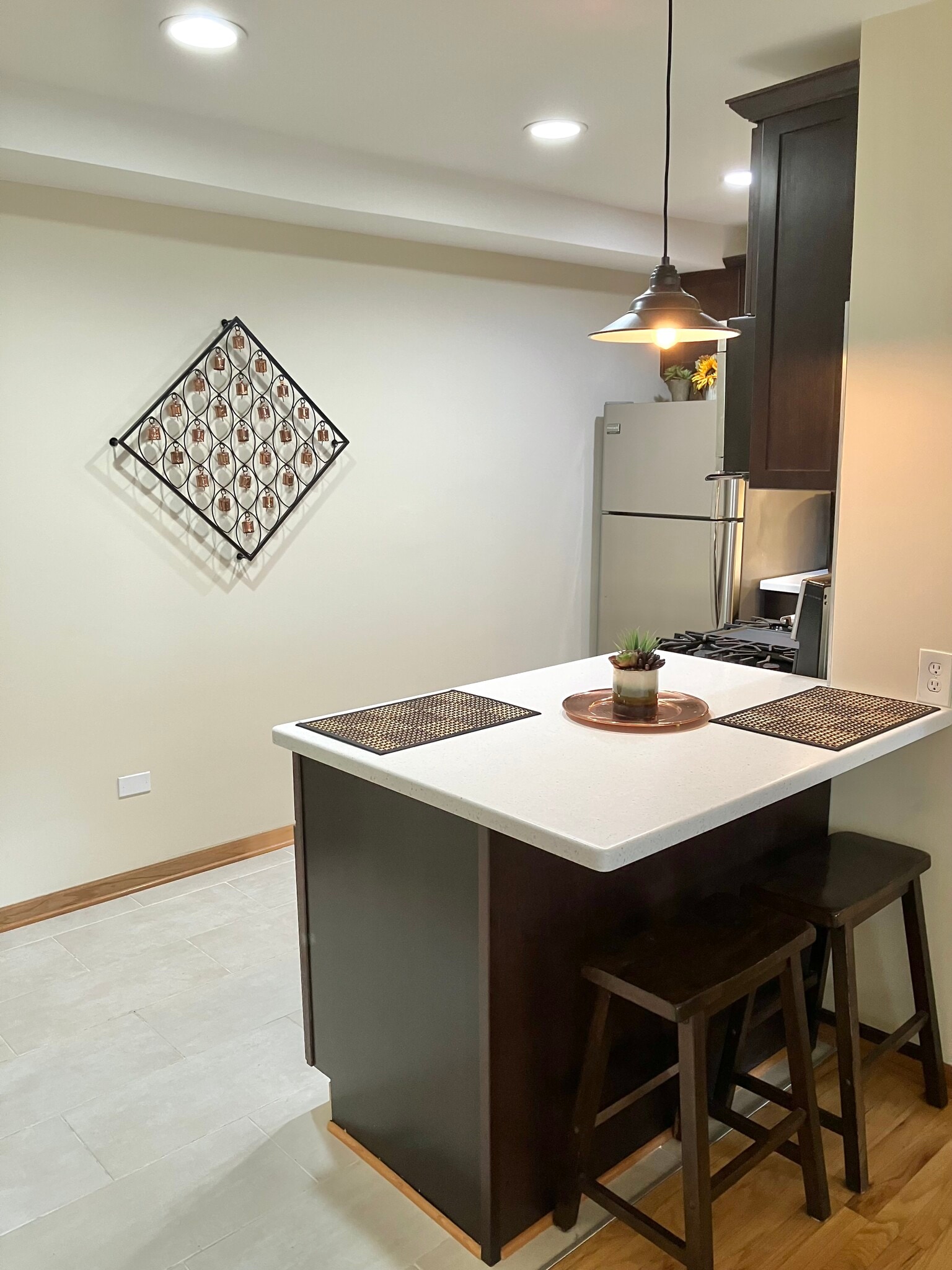 Building Photo - 515 W Wrightwood Ave