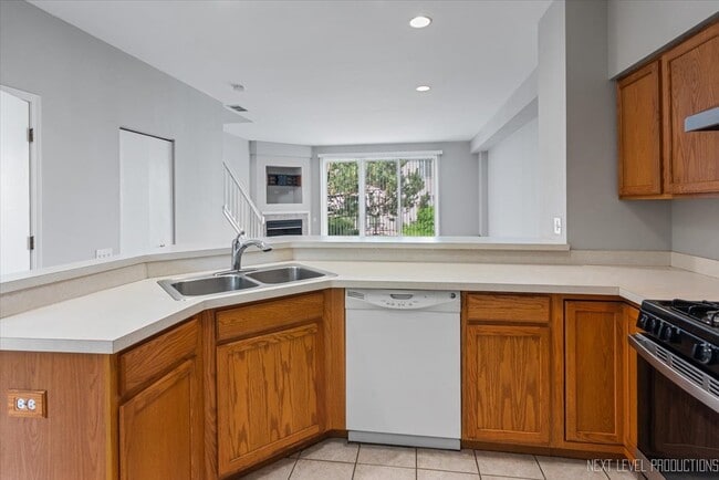 Building Photo - 2553 Carrolwood Rd
