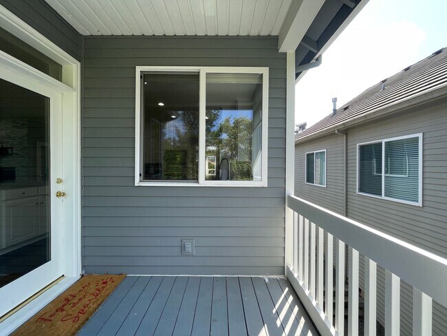 Building Photo - Custom Traditional Home in Montreux Neighborhood 3Bd/2Ba Home with 3 Car Garage!! Close to Cedar ...