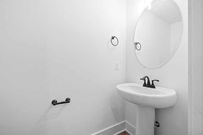 Building Photo - Luxury Townhome For Rent Near Billy Dunlop...