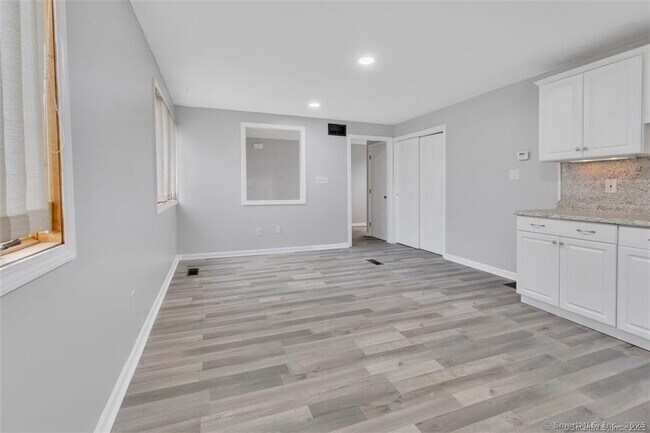 Building Photo - 571 Wolcott St