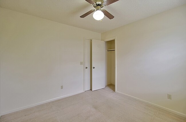 Building Photo - 784 Inwood Dr