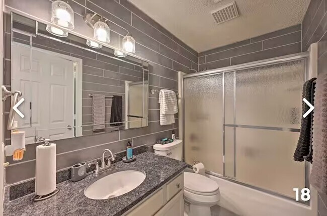 Building Photo - 328 Davidson St