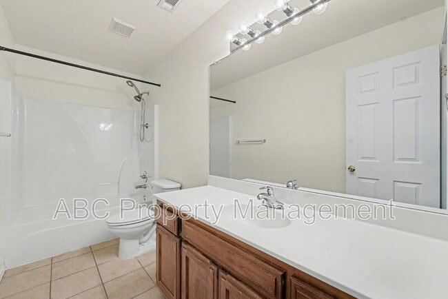 Building Photo - 3006 SW Deerfield Blvd