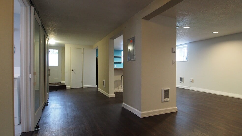 Building Photo - 4415 SE Hawthorne Blvd