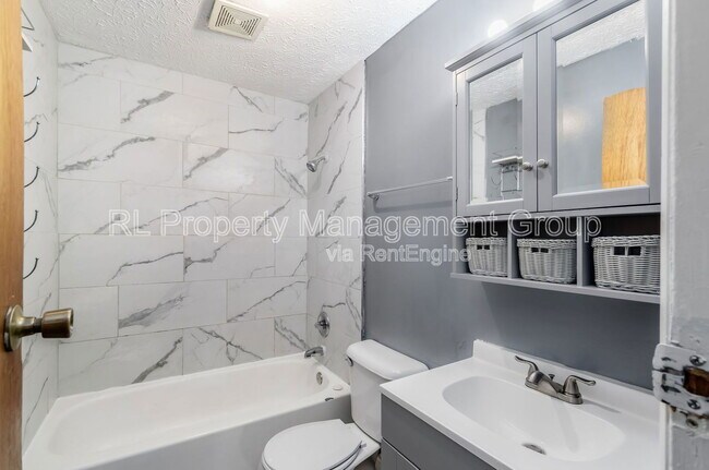 Building Photo - 483 S Champion Ave