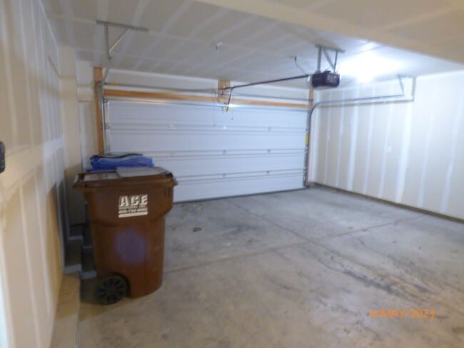 Building Photo - Upgraded 3 Bed 2.5 Bath Townhome in Herriman