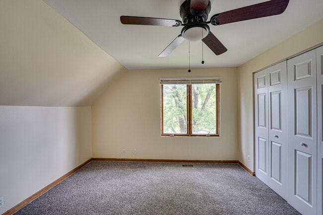 Building Photo - 407 Linden Ave