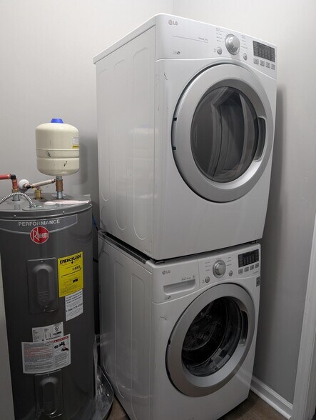 Building Photo - 457 Fewell St