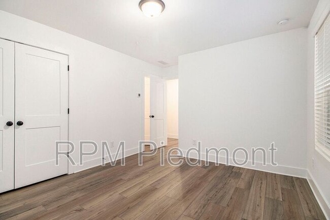 Building Photo - 205 Firefly Cir