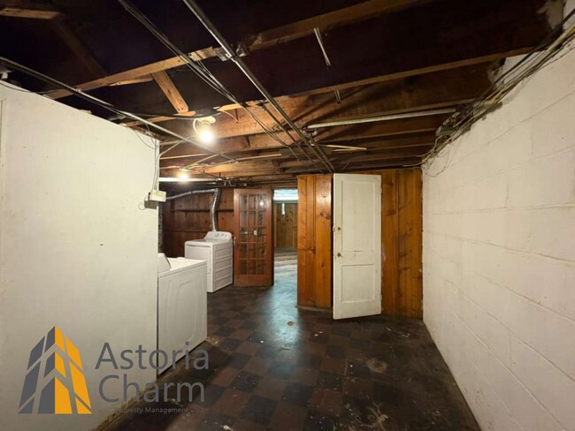 Building Photo - Conveniently Located 4 Bedroom with Privat...